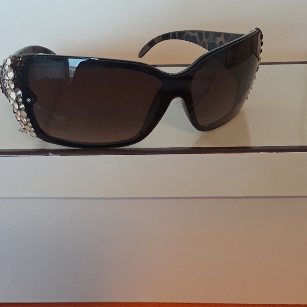 WOMEN'S HIGH QUALITY CRYSTAL DESIGN SUNGLASSES